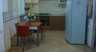 Гостиница Inzhir Guest House Ялта Семейный номер с ванной комнатой-1