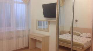Гостиница Inzhir Guest House Ялта Трехместный номер с душем-2