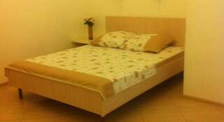Гостиница Inzhir Guest House Ялта Семейный номер с ванной комнатой-8
