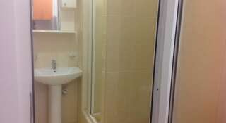 Гостиница Inzhir Guest House Ялта Трехместный номер с душем-5